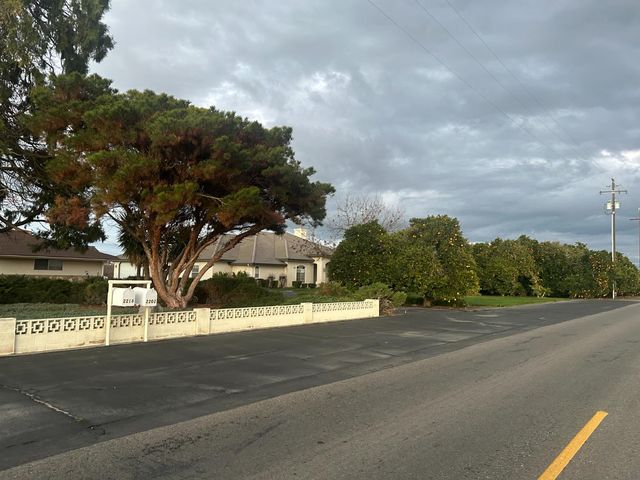 2202 W Lincoln Avenue, Fresno, CA 93706
