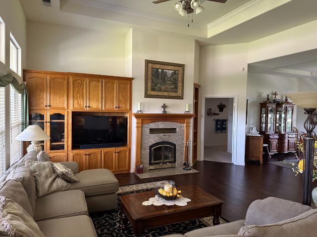 2202 W Lincoln Avenue, Fresno, CA 93706