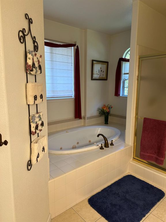 Image 12 of property listing at 2202 W Lincoln Avenue, Fresno, CA 93706