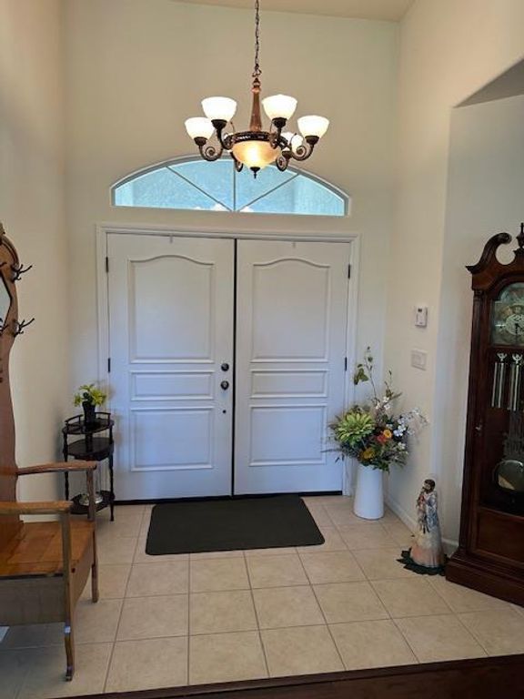 Image 15 of property listing at 2202 W Lincoln Avenue, Fresno, CA 93706