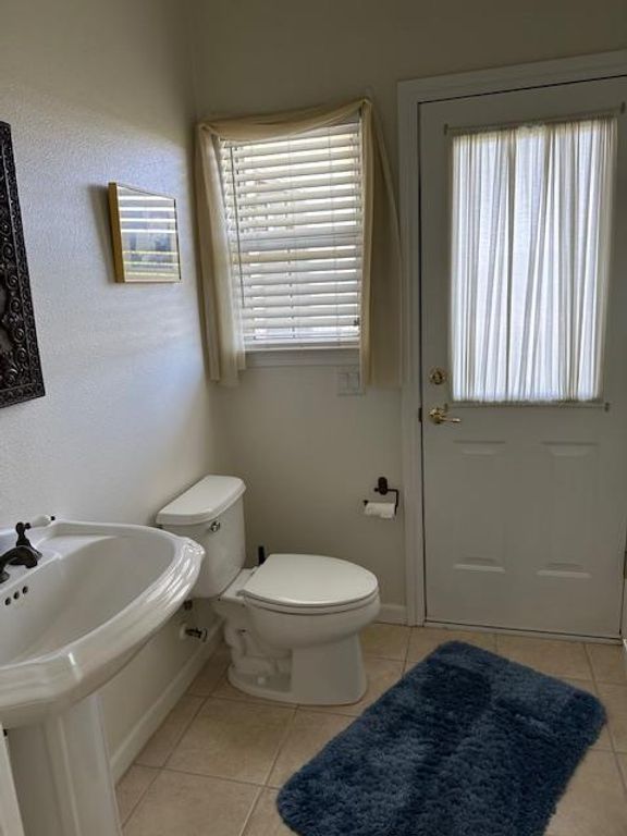 Image 21 of property listing at 2202 W Lincoln Avenue, Fresno, CA 93706