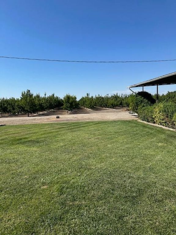 Image 25 of property listing at 2202 W Lincoln Avenue, Fresno, CA 93706