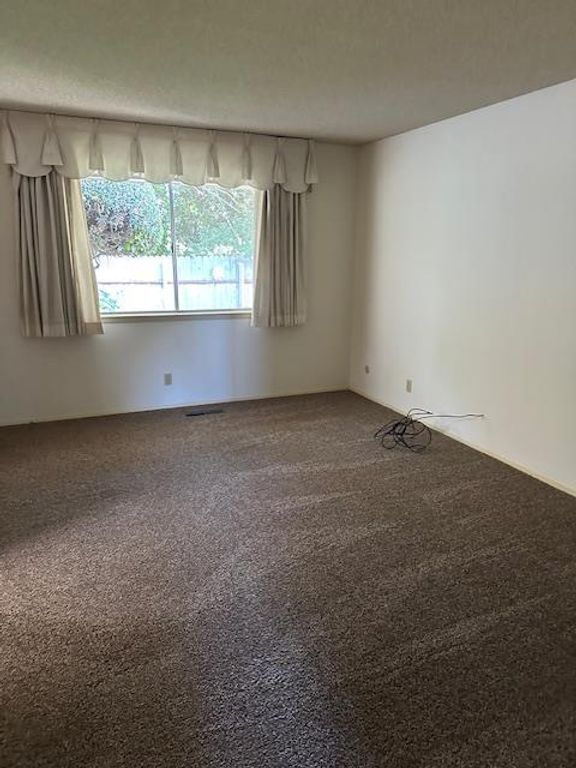 Image 34 of property listing at 2202 W Lincoln Avenue, Fresno, CA 93706