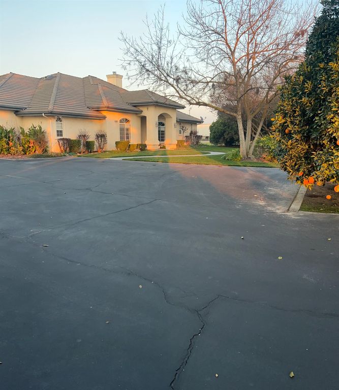 Image 52 of property listing at 2202 W Lincoln Avenue, Fresno, CA 93706