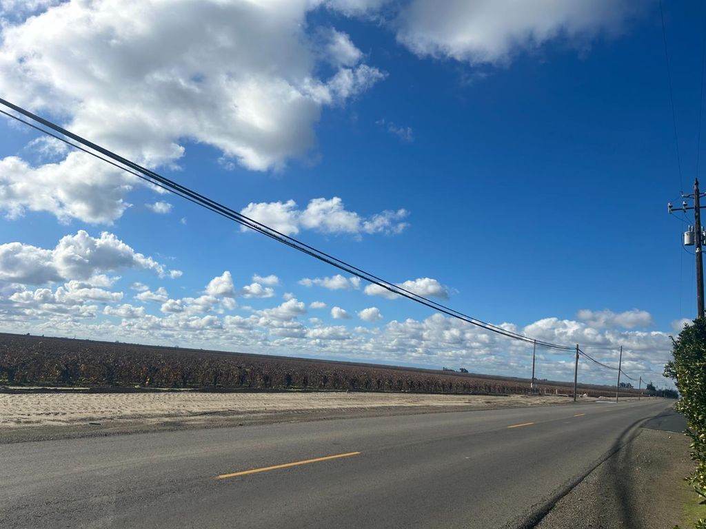 Image 55 of property listing at 2202 W Lincoln Avenue, Fresno, CA 93706