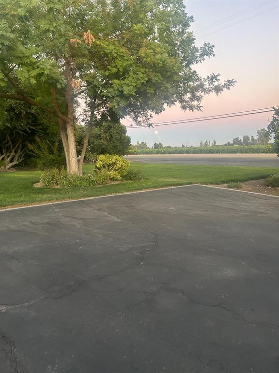 Image 61 of property listing at 2202 W Lincoln Avenue, Fresno, CA 93706