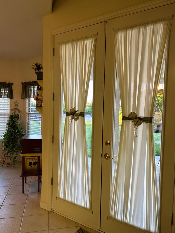 Image 63 of property listing at 2202 W Lincoln Avenue, Fresno, CA 93706