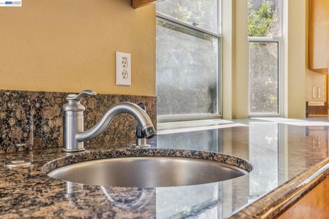 3265 Hertlein Pl, Castro Valley, CA 94546