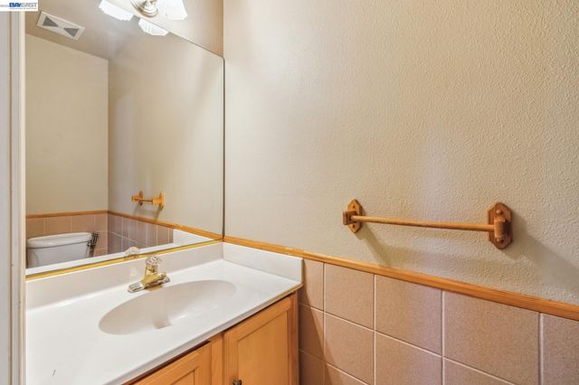3265 Hertlein Pl, Castro Valley, CA 94546