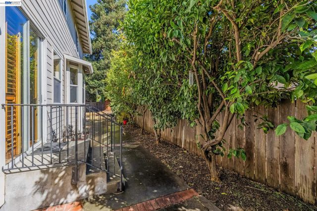 3265 Hertlein Pl, Castro Valley, CA 94546