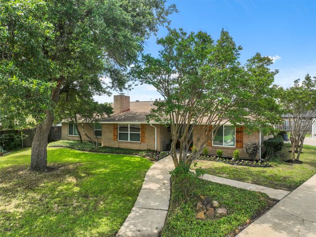 2713 Clearmeadow Court, Bedford, TX 76021