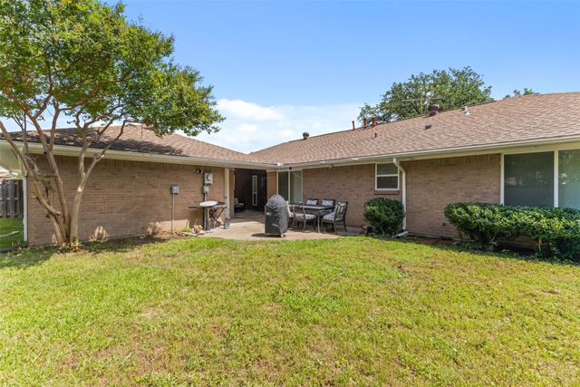2713 Clearmeadow Court, Bedford, TX 76021