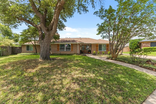 2713 Clearmeadow Court, Bedford, TX 76021