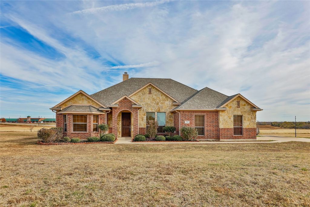 712 Stone Ridge Drive, Gainesville, TX 76240