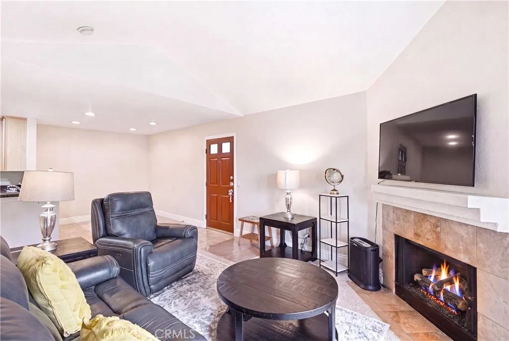 2380 Del Mar Way 305, Corona, CA 92882