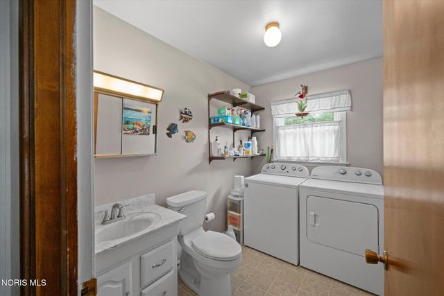 2115 Thornapple Drive, Toledo, OH 43614
