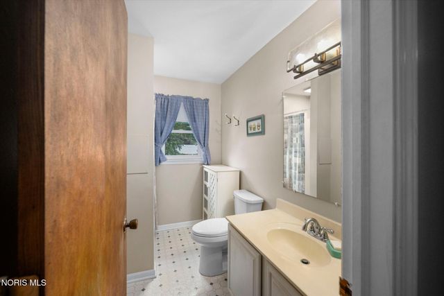 2115 Thornapple Drive, Toledo, OH 43614