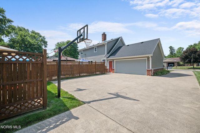 2115 Thornapple Drive, Toledo, OH 43614