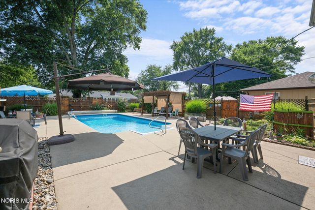 2115 Thornapple Drive, Toledo, OH 43614