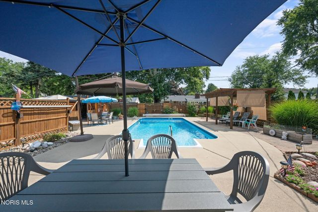 2115 Thornapple Drive, Toledo, OH 43614