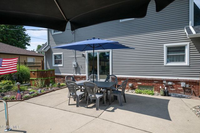 2115 Thornapple Drive, Toledo, OH 43614