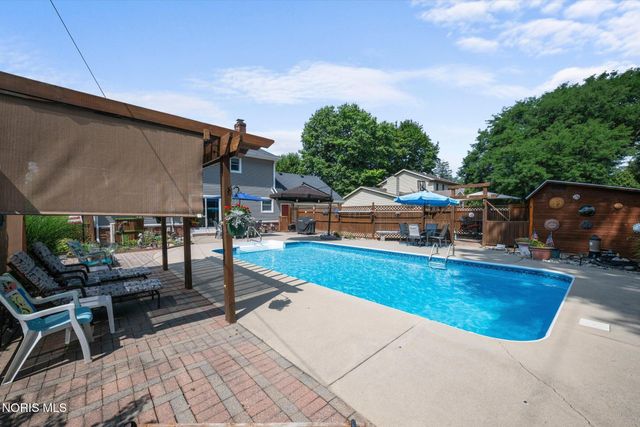 2115 Thornapple Drive, Toledo, OH 43614