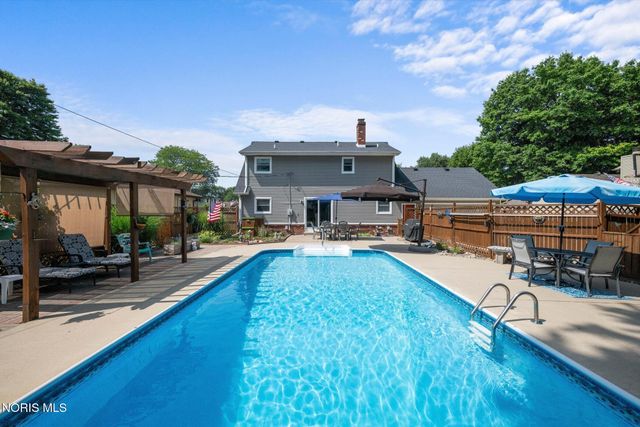 2115 Thornapple Drive, Toledo, OH 43614