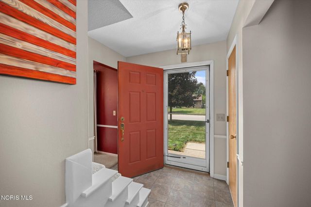 2115 Thornapple Drive, Toledo, OH 43614