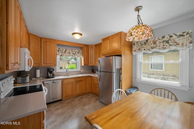 2115 Thornapple Drive, Toledo, OH 43614