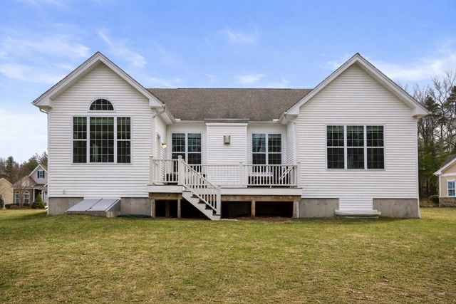 40 Ridgewood Dr 40, Stow, MA 01775