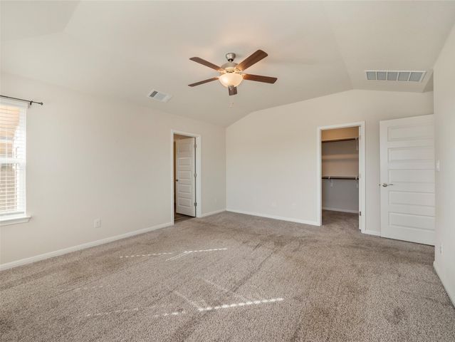 130 Greenspire LN, Hutto, TX 78634