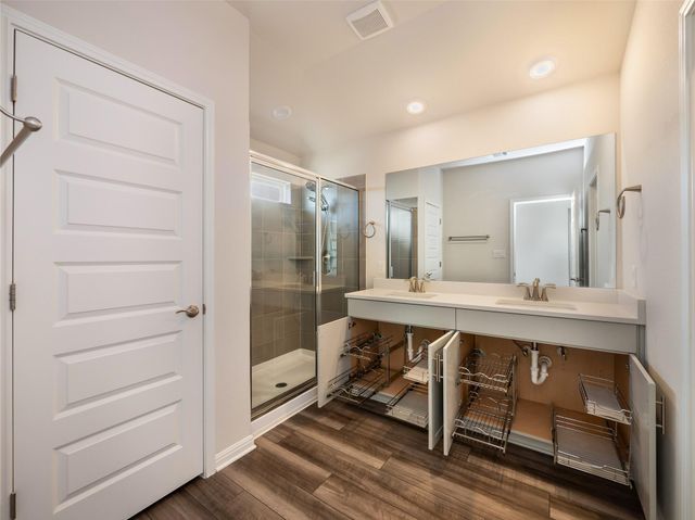 130 Greenspire LN, Hutto, TX 78634