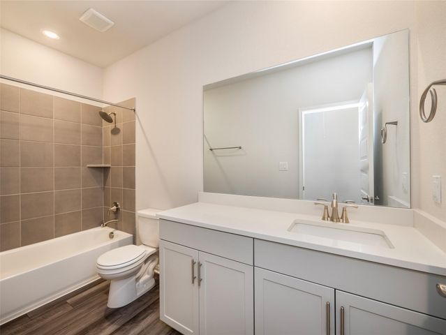 130 Greenspire LN, Hutto, TX 78634