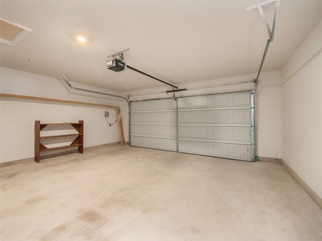 130 Greenspire LN, Hutto, TX 78634