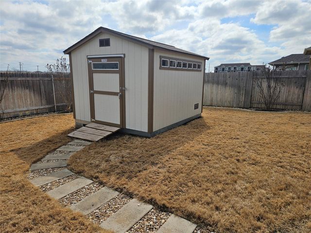 130 Greenspire LN, Hutto, TX 78634