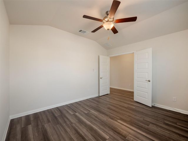 130 Greenspire LN, Hutto, TX 78634