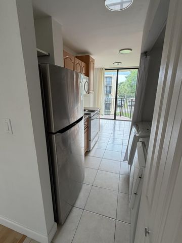 3590 BLUE LAKE Drive 405, Pompano Beach, FL 33064