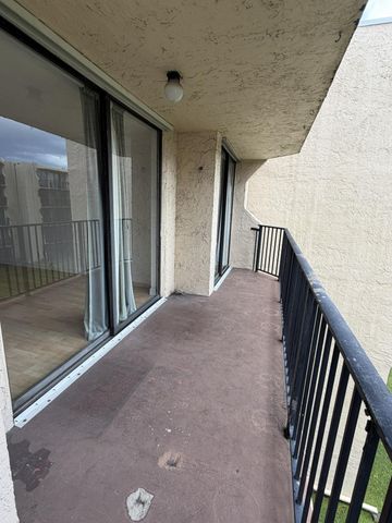 3590 BLUE LAKE Drive 405, Pompano Beach, FL 33064