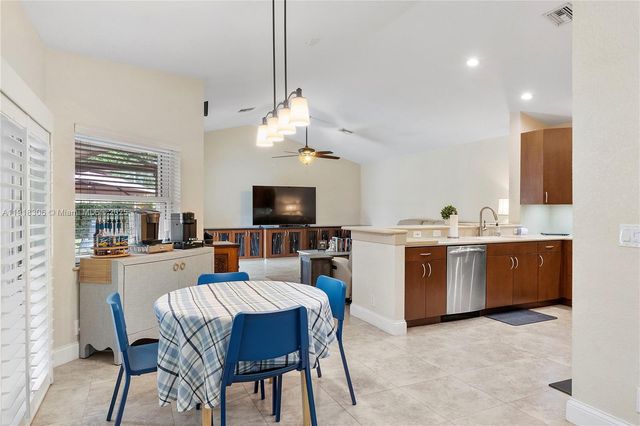 8931 NW 55th Pl 0, Coral Springs, FL 33067