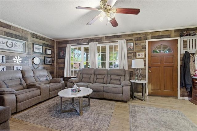 103 Defoor Loop, Calhoun, GA 30701