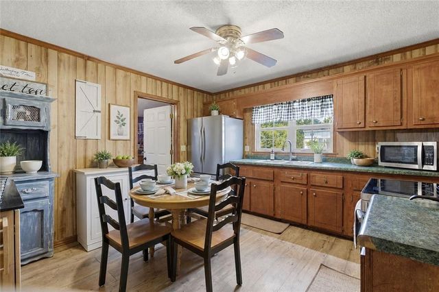 103 Defoor Loop, Calhoun, GA 30701