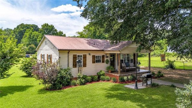 103 Defoor Loop, Calhoun, GA 30701