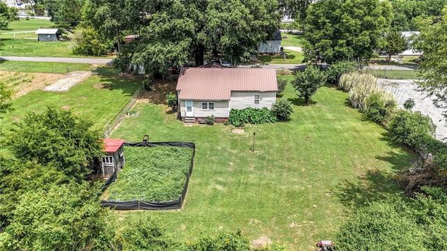 103 Defoor Loop, Calhoun, GA 30701