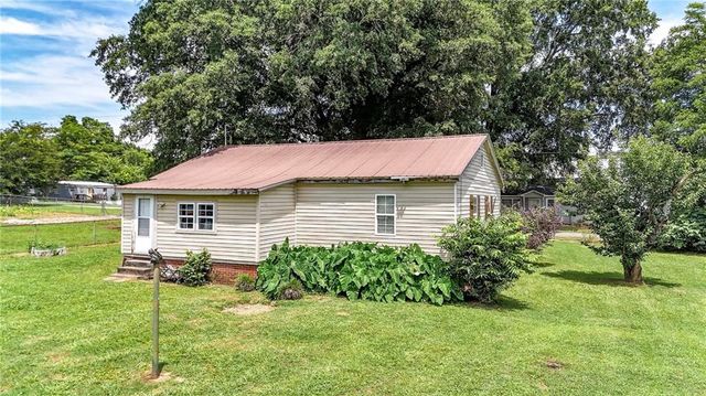 103 Defoor Loop, Calhoun, GA 30701