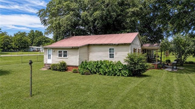 103 Defoor Loop, Calhoun, GA 30701