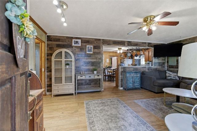 103 Defoor Loop, Calhoun, GA 30701