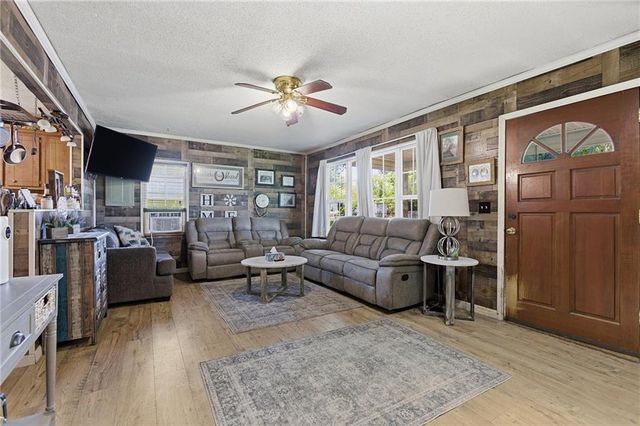 103 Defoor Loop, Calhoun, GA 30701
