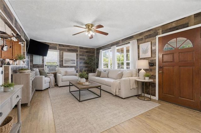 103 Defoor Loop, Calhoun, GA 30701