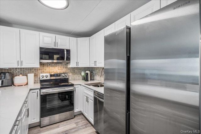 800 Willis Avenue 115, Albertson, NY 11507