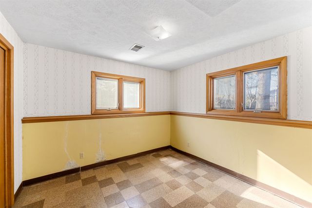 2042 Quincy Cir., Salina, KS 67401